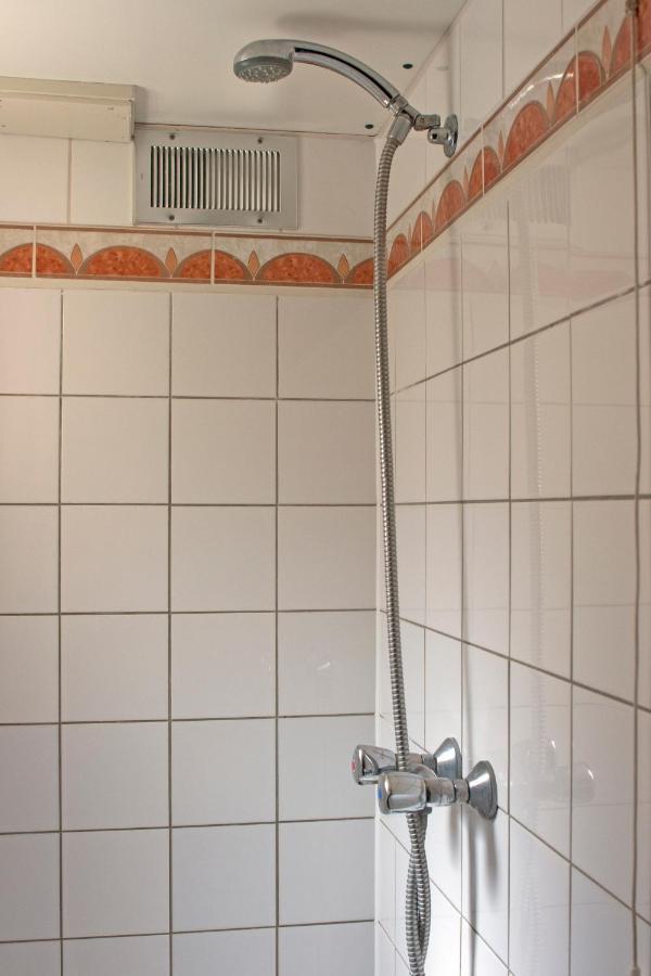Fünfbettzimmer mit Gemeinschaftsbad