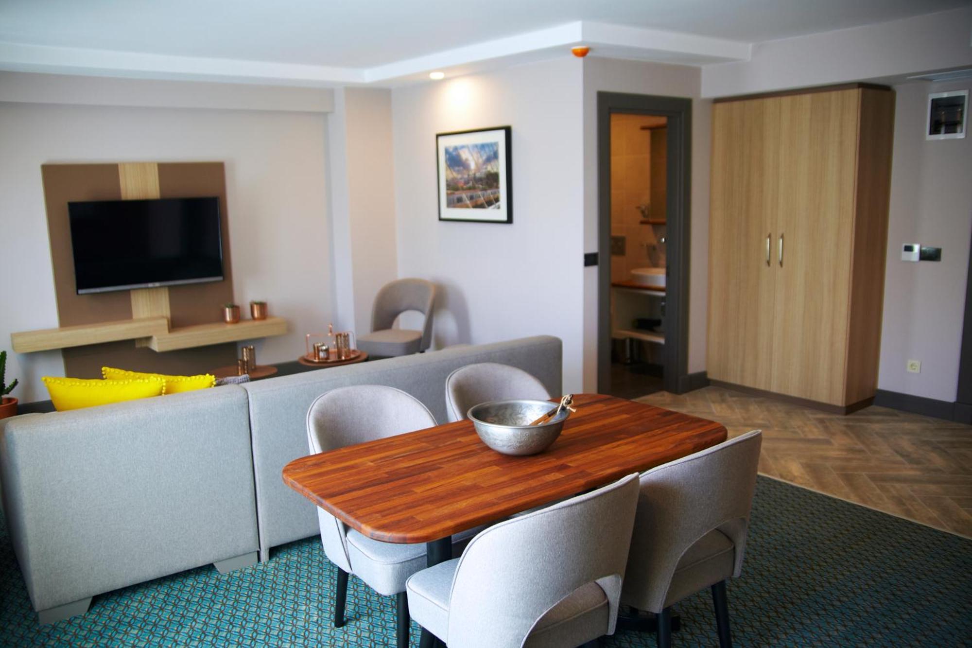 Suite mit 2 Schlafzimmern, Kingsize-Bett und Blick auf den Galataturm