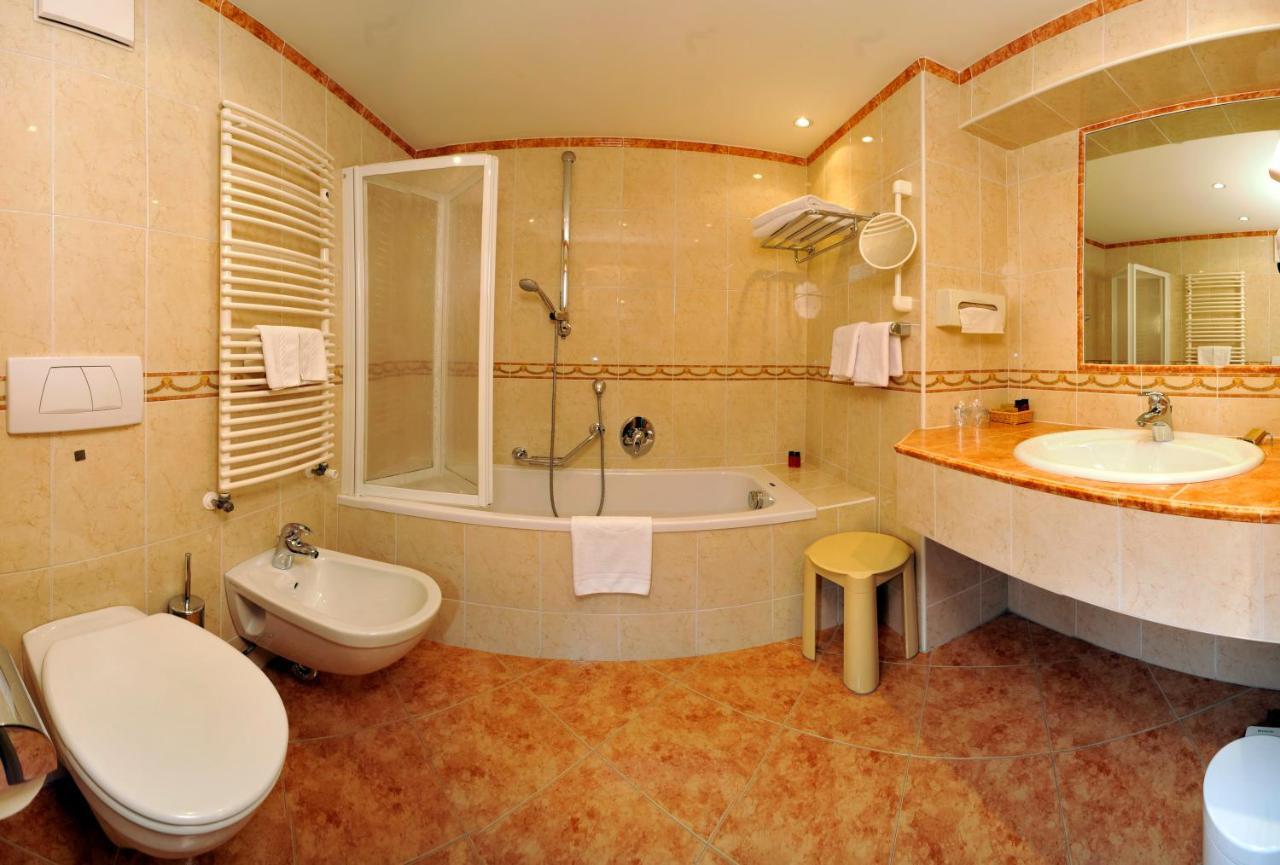 Deluxe Doppel-/Zweibettzimmer mit Balkon