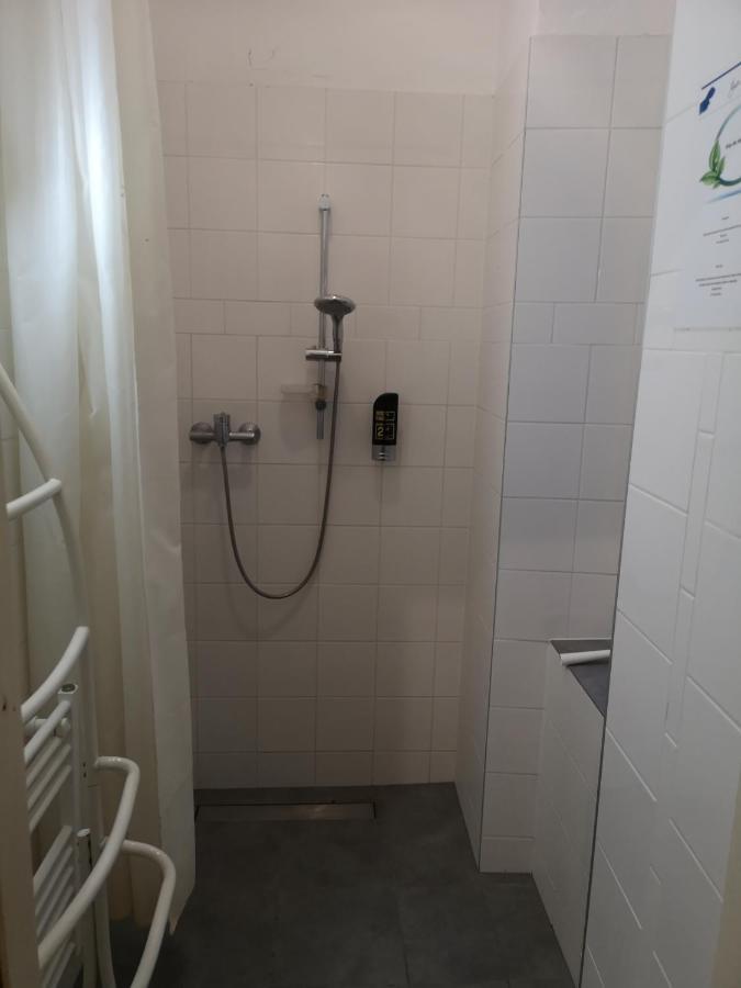 Einzelzimmer mit Gemeinschaftsbad