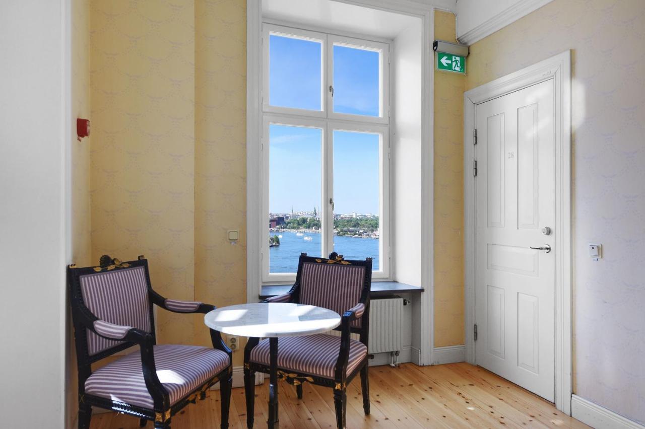 Doppel- oder Zweibettzimmer