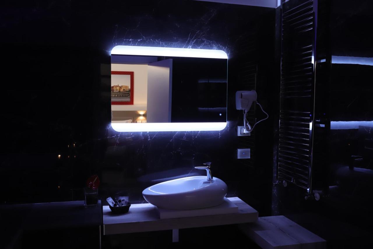 Deluxe Suite mit Whirlpool-Badewanne