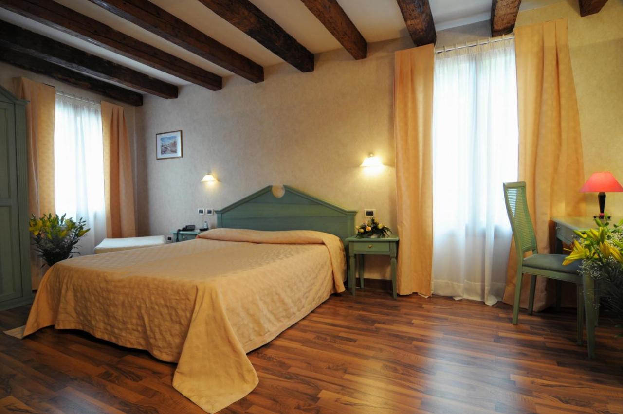 Vierbettzimmer mit Kanalblick