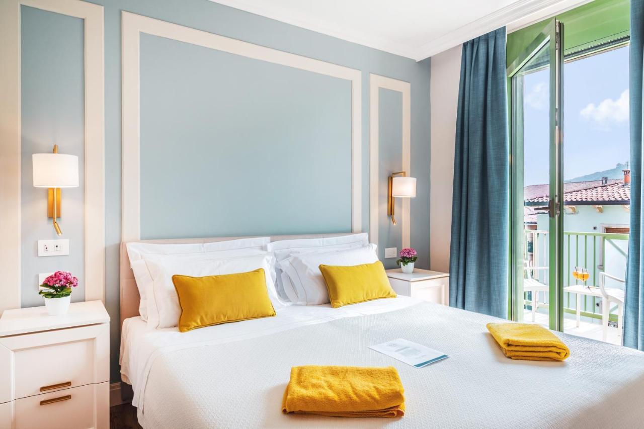 Doppel-/Zweibettzimmer mit Balkon