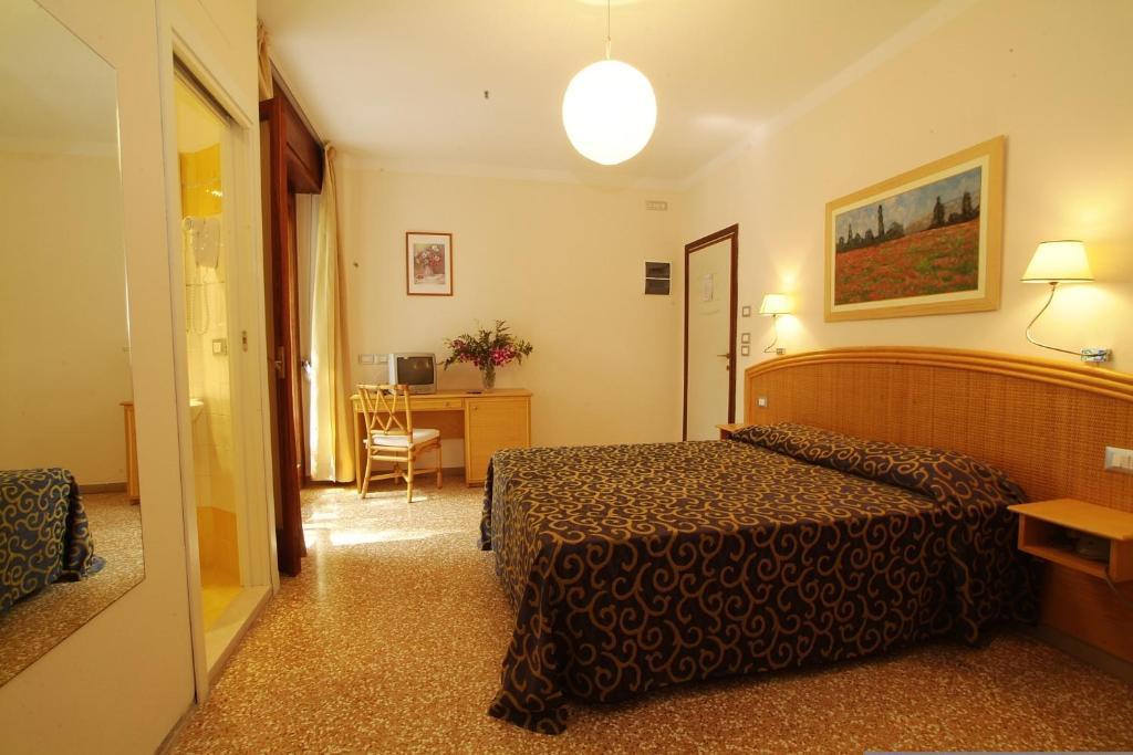 Doppelzimmer mit Balkon