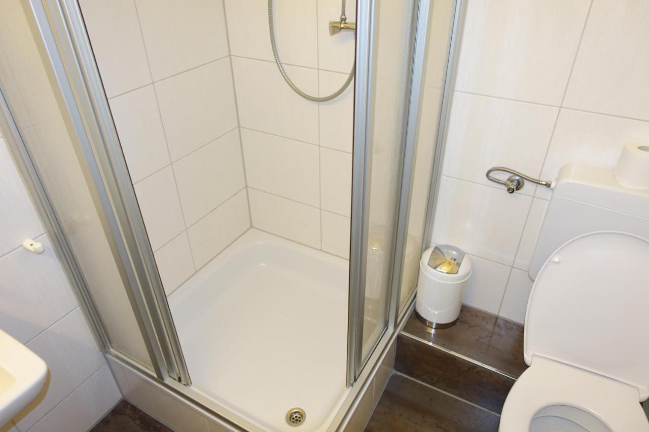 Dreibettzimmer mit Bad