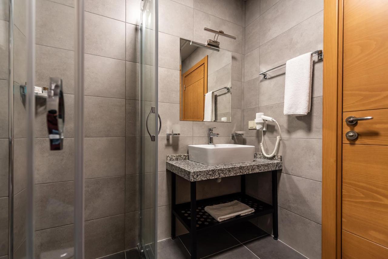 Standard Single Room,963008989:JPEG