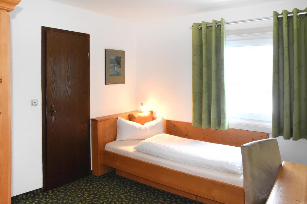 Single Room,965620585:JPEG