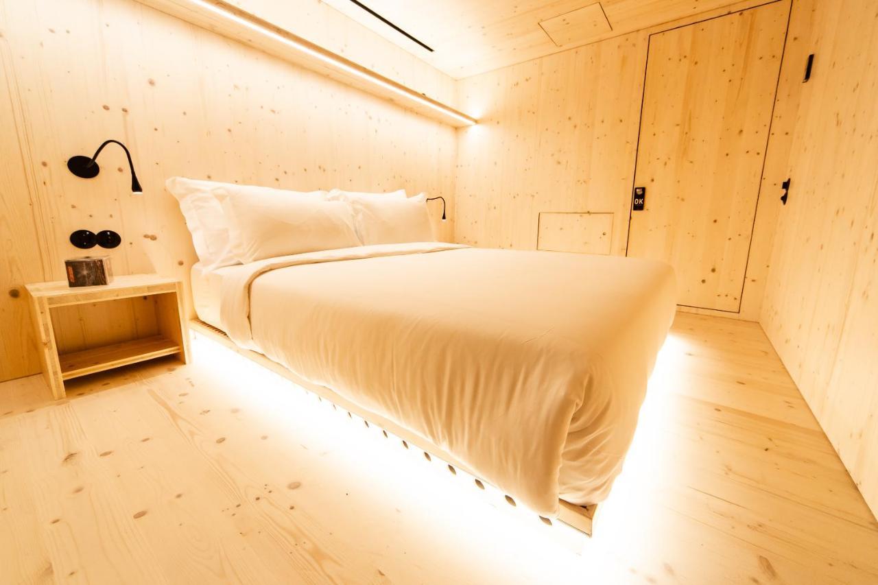 Box mit Doppelbett
