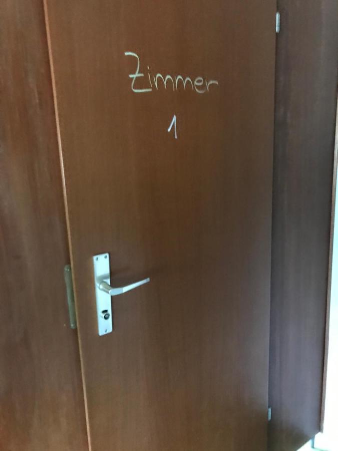 Einzelzimmer mit Gemeinschafts-WC