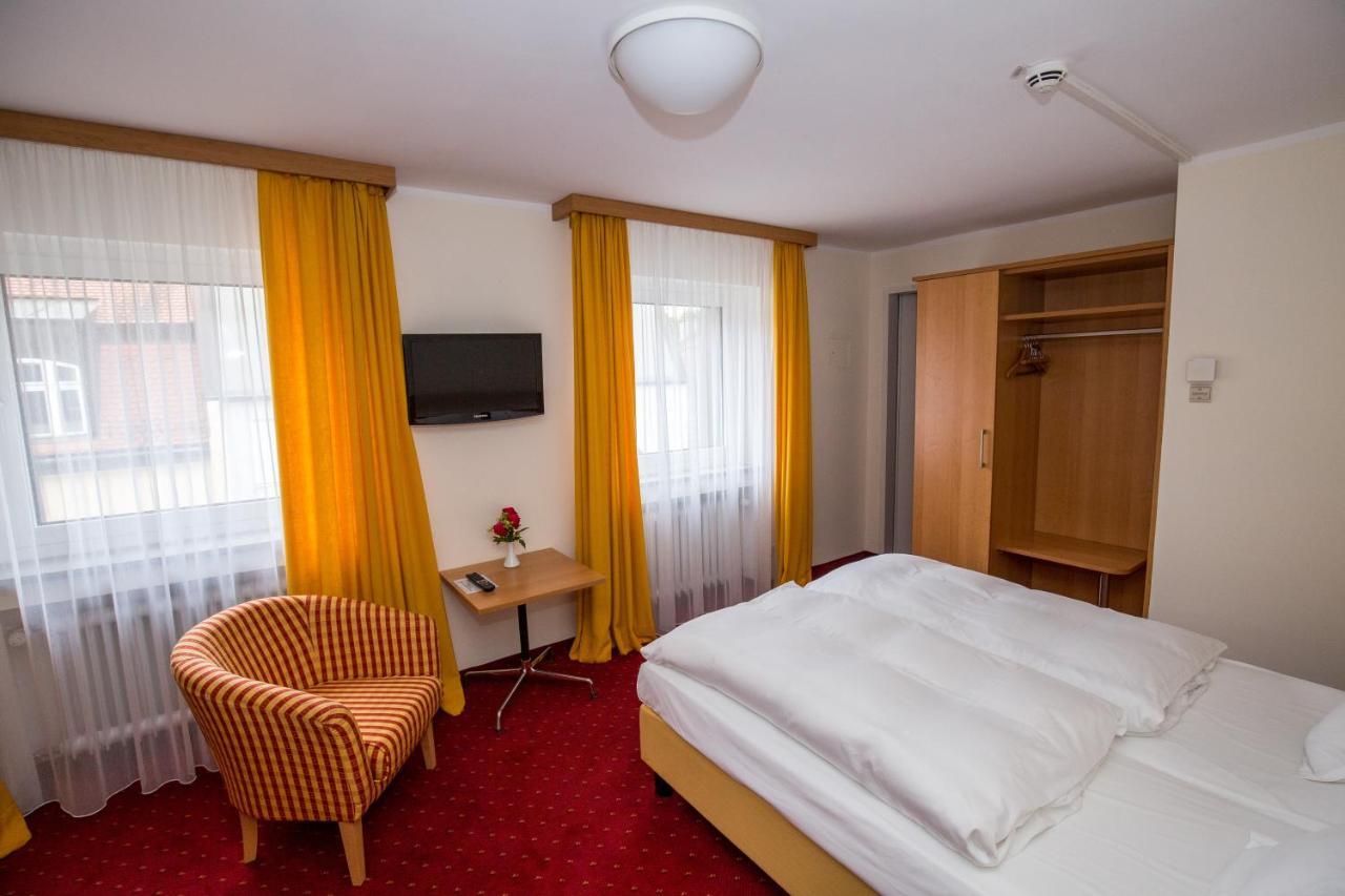 Doppelzimmer mit eigenem Bad - Kardinal-Wendel- Haus