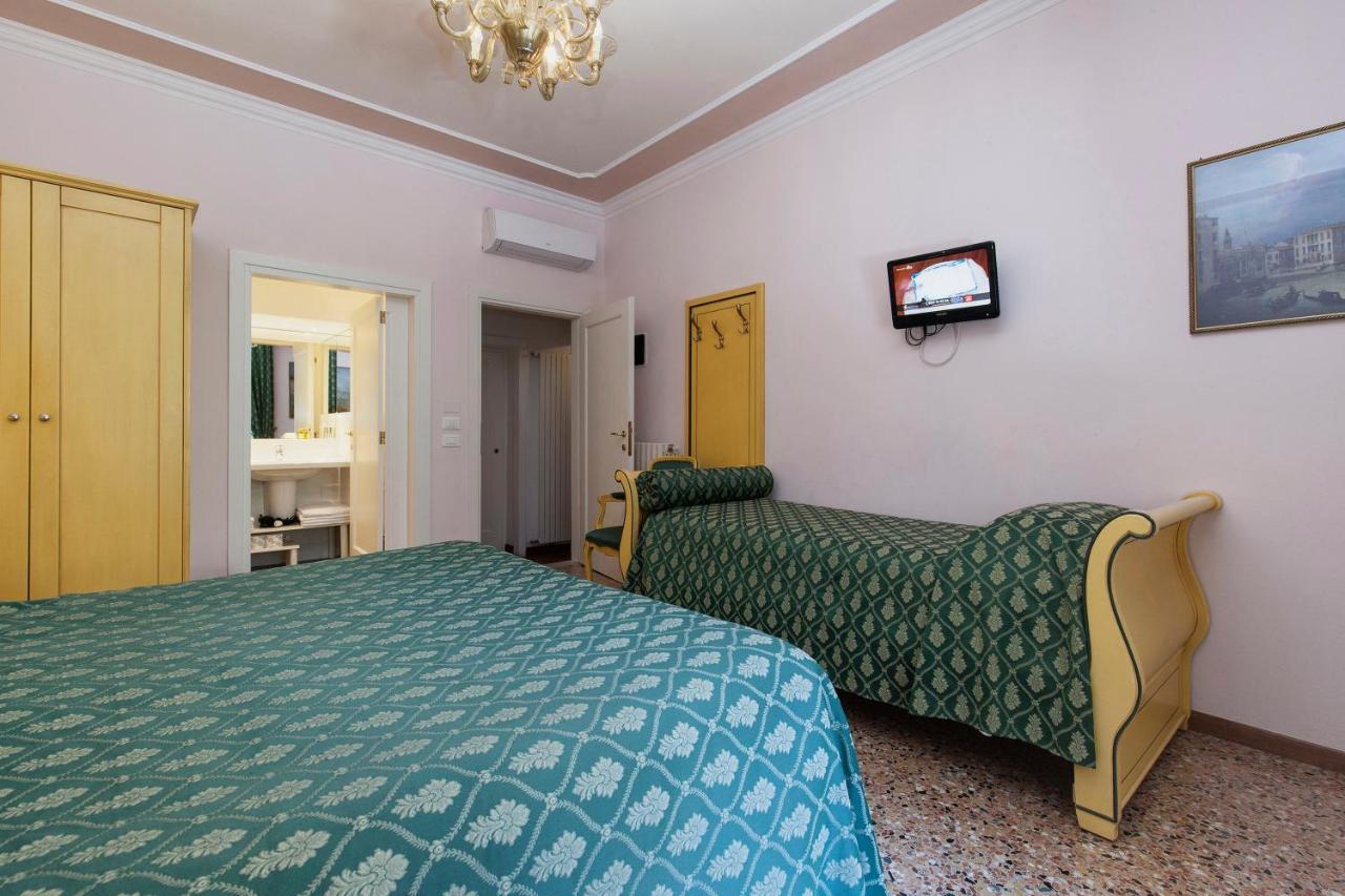 Dreibettzimmer