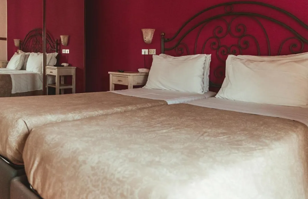 Hotel Benacus-1