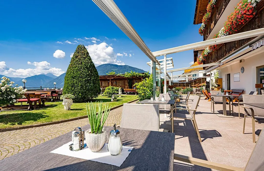 Hotel Stefanie-1
