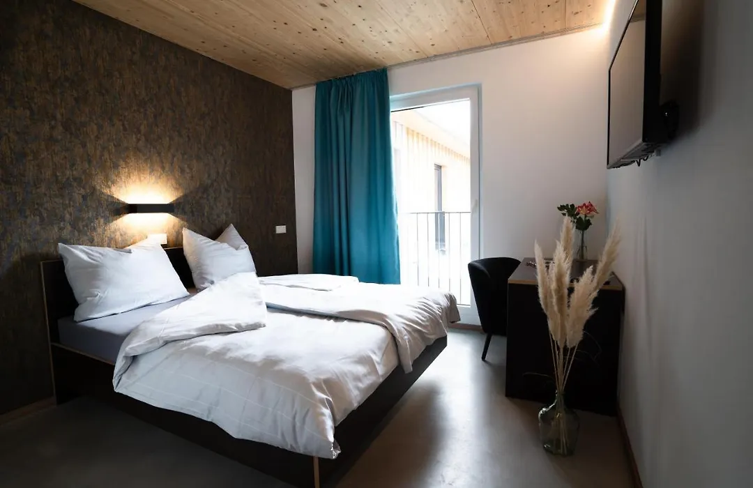 Motel Q-1