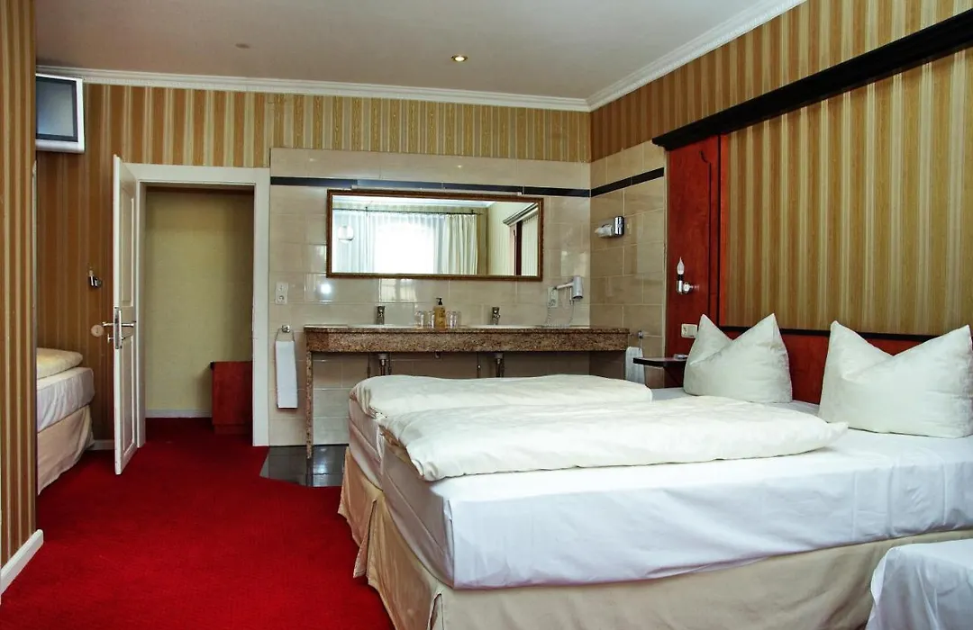 Gästehaus Plönlein - Hotel Goldener Hirsch Rothenburg-1