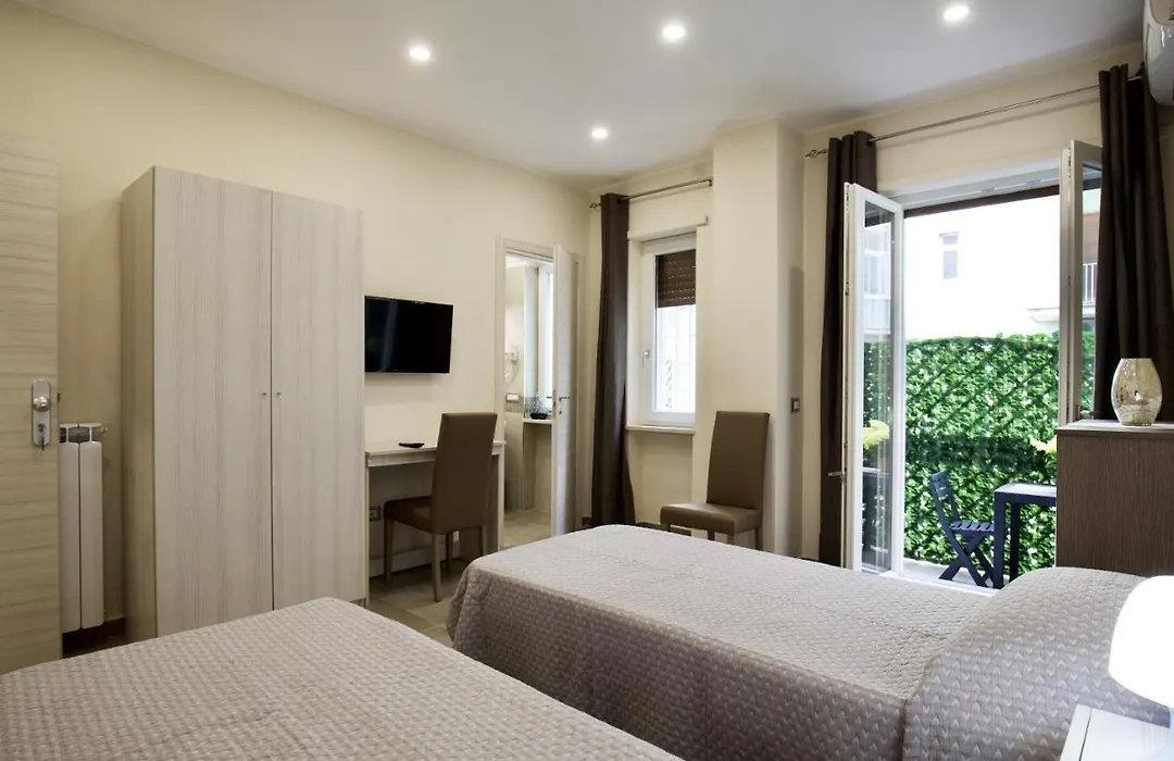 Six Rooms-1