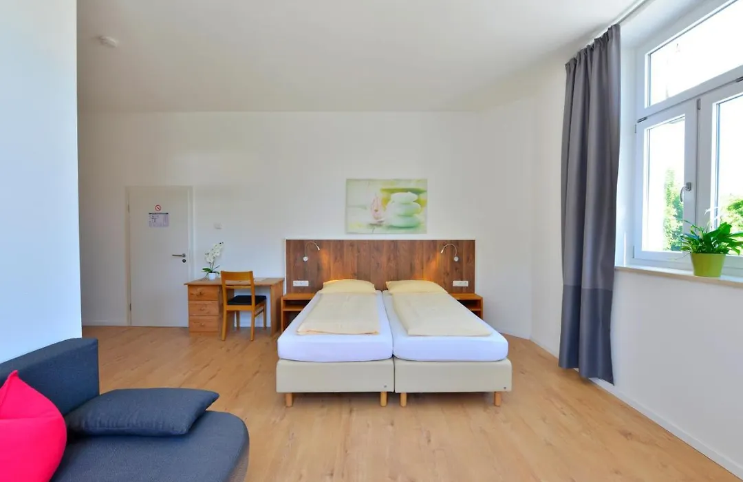 Hotel Garni Pension Gambrinus-1