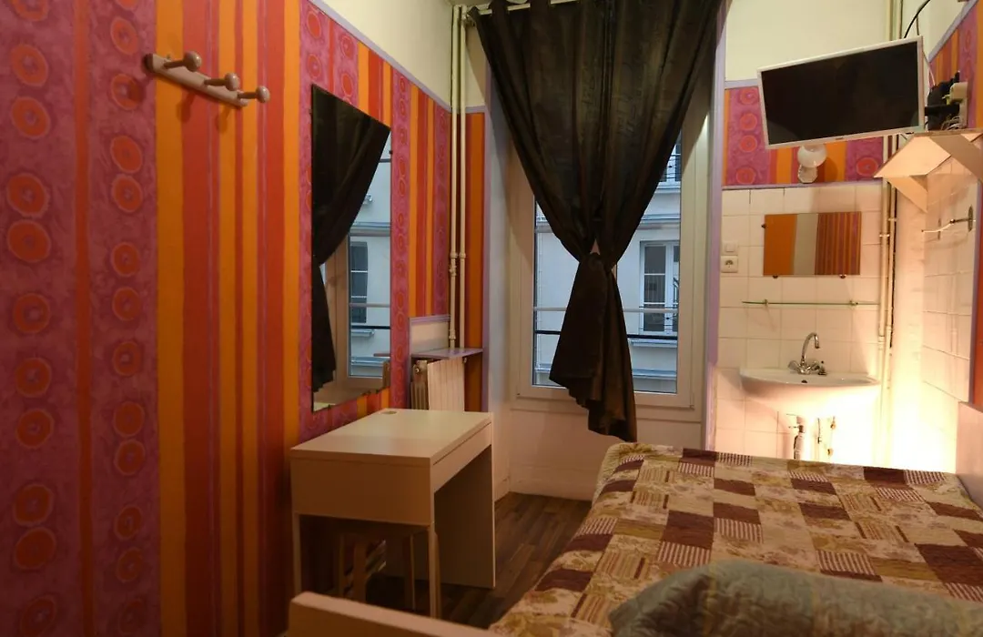 Hotel D'Orleans Paris Gare De L'Est-1