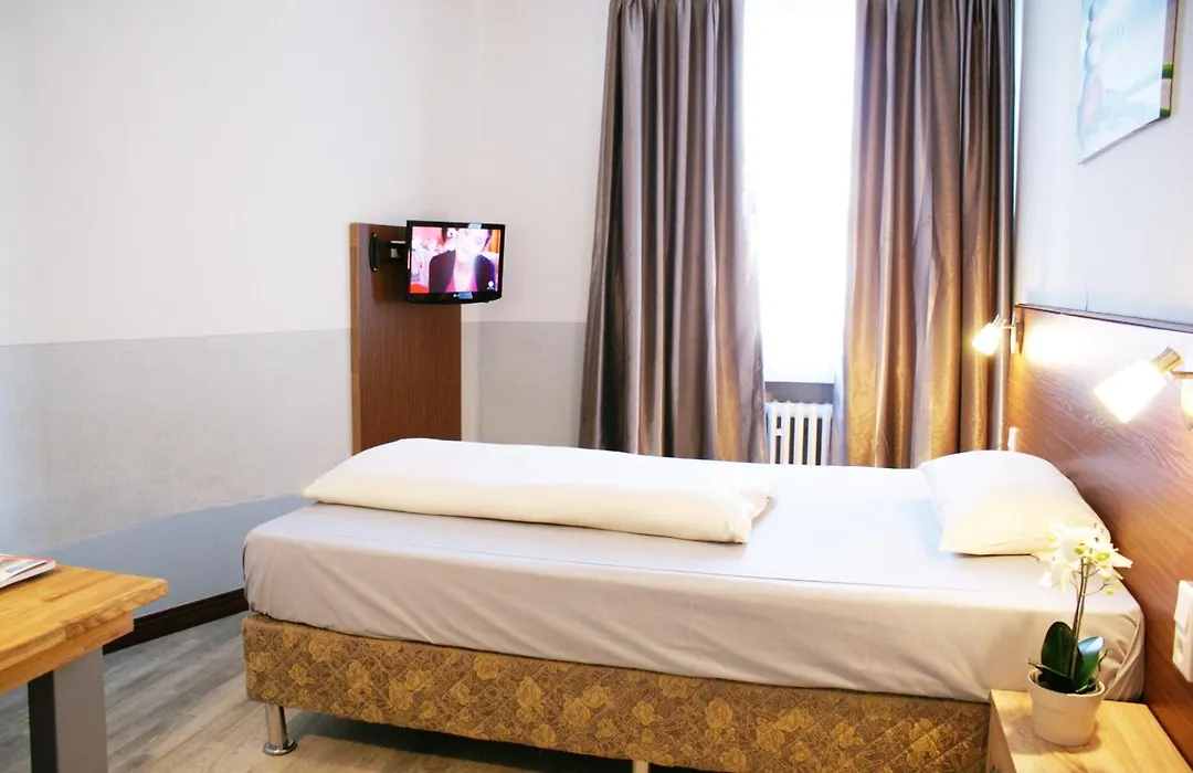 Bahn-Hotel-1