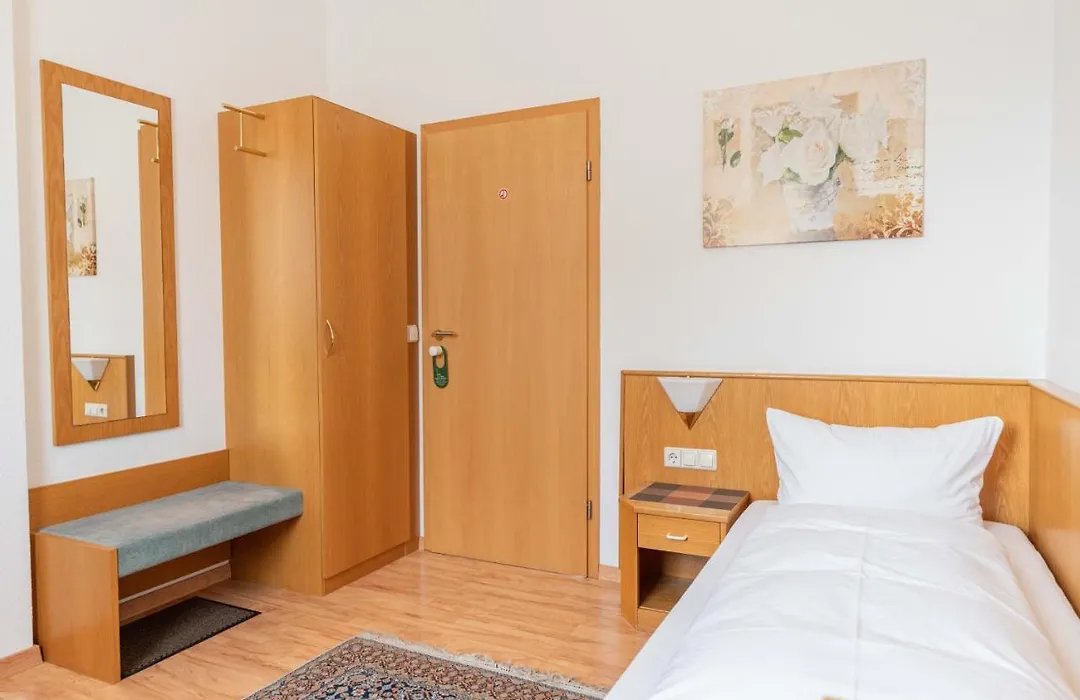 Hotel am Römerplatz-1