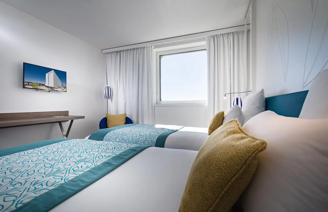 Golden Tulip Marseille Euromed-1