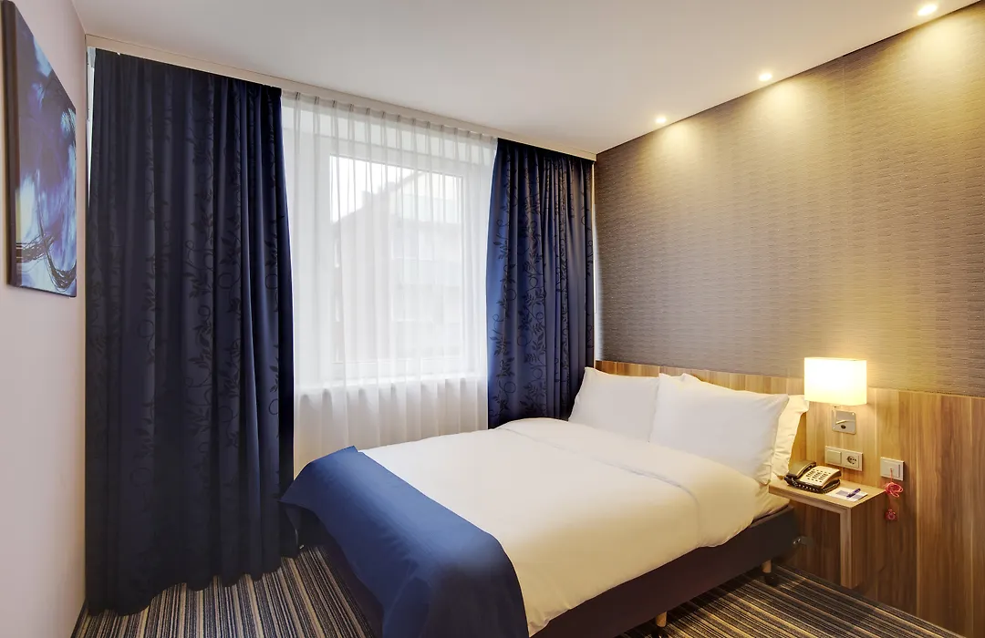 Premier Inn Hamburg City Alster-1