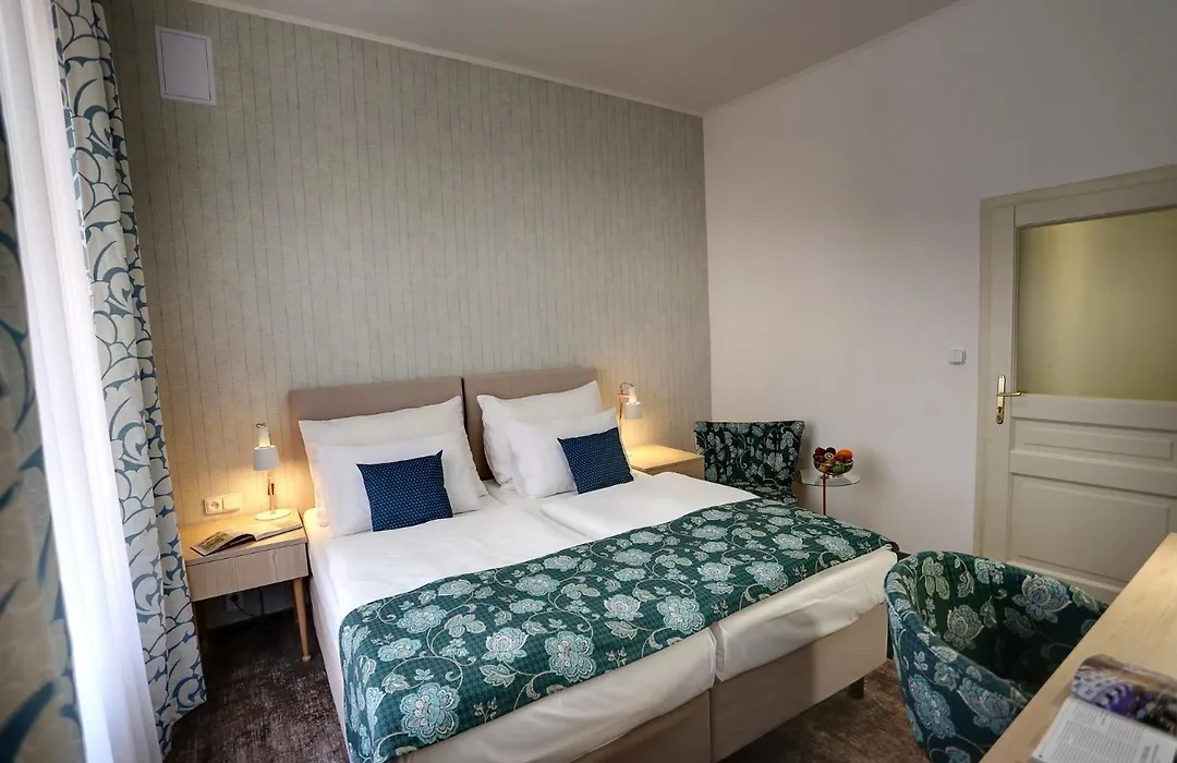 Astoria Hotel & Medical Spa-1