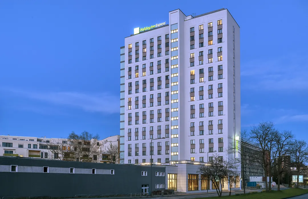 Holiday Inn Express - Cologne - City Centre-1