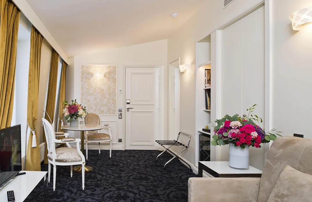 Hotel Saint-Petersbourg Opera & Spa-1