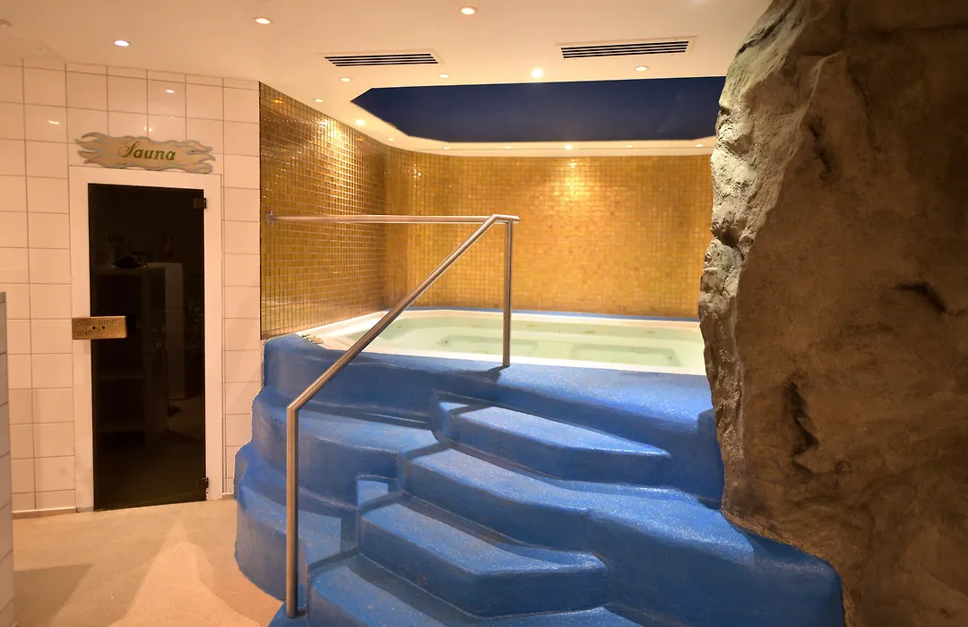 Hotel Alexandra-1