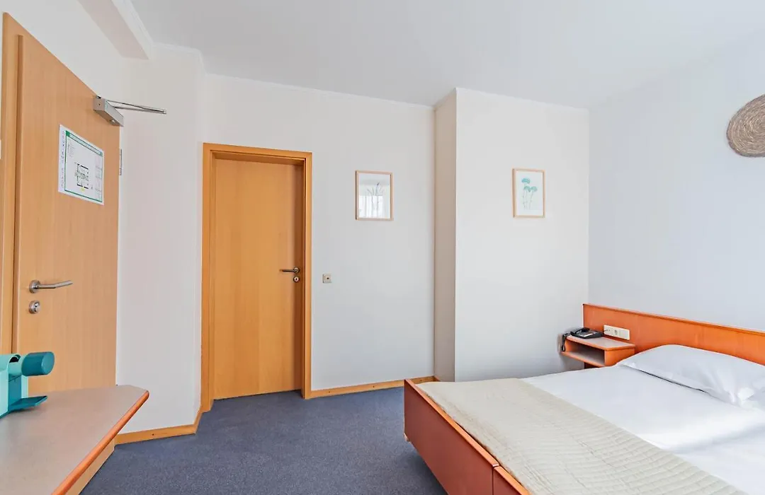 Hotel Le Petit Poete-1