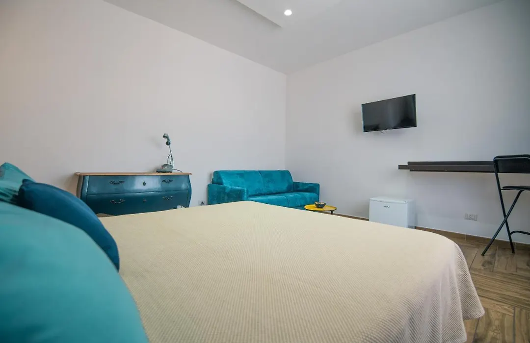 Hub Ferroviario - 12 Posti Letto Per Il Tuo Gruppo A Napoli Con Wifi E Netflix-1