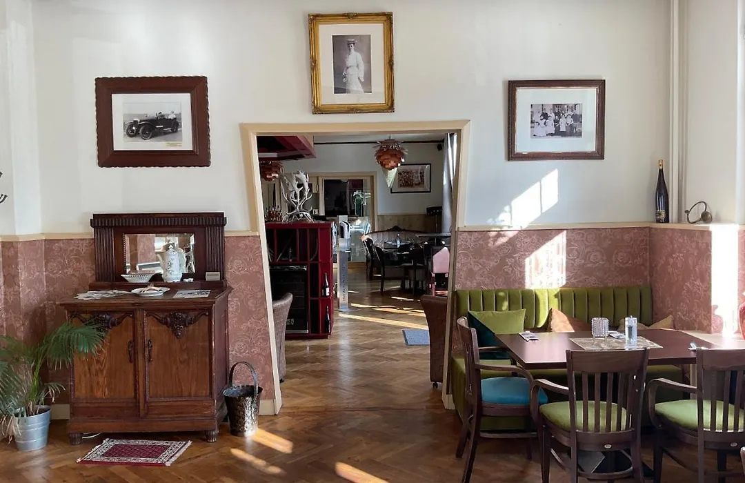 Bahnhofshotel Die Neue Bühne-1