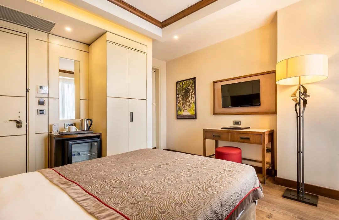 Grand Hotel De Pera-1