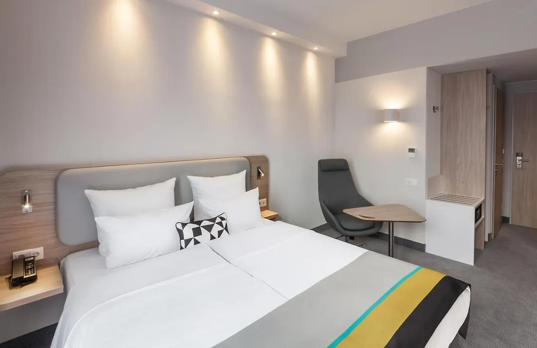 Holiday Inn Express Düsseldorf - Hauptbahnhof, an IHG Hotel-1