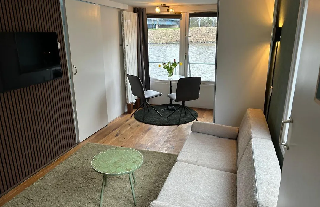 Houseboat Amsterdam-1