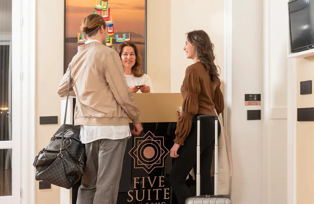 Five Suite Palermo Politeama- Luxury B&B & Jacuzzi-1