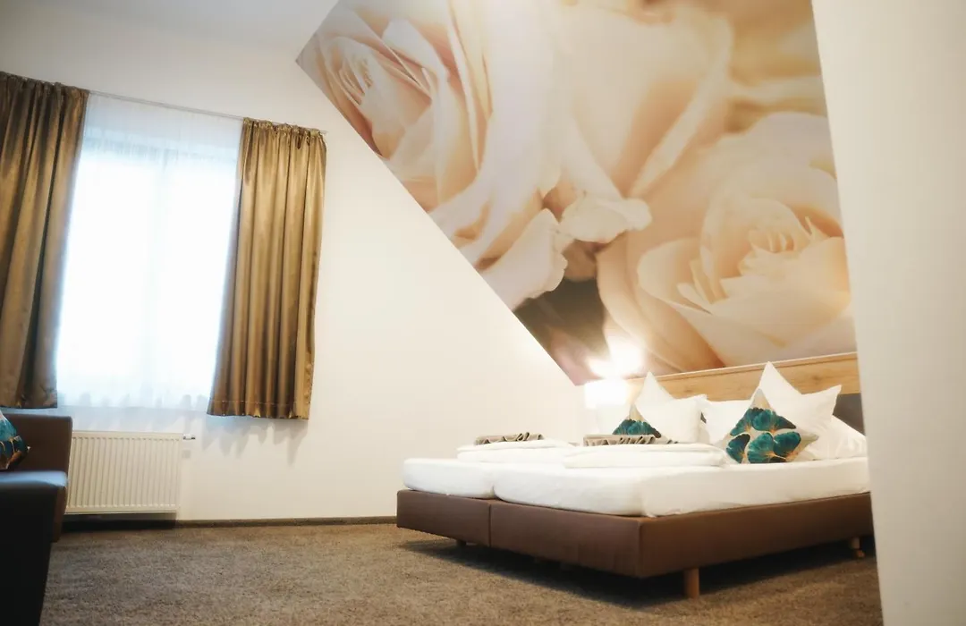 Outlet Hotel-1