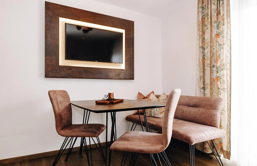 Hotel Garni Tannenhof-1