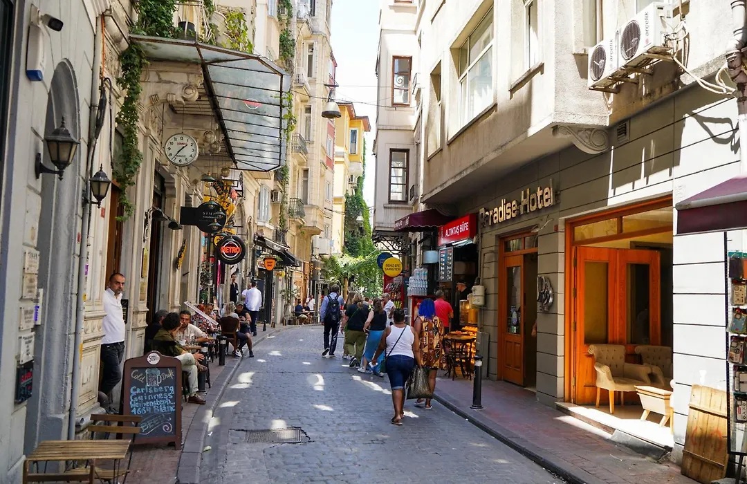 Paradise Hotel-1