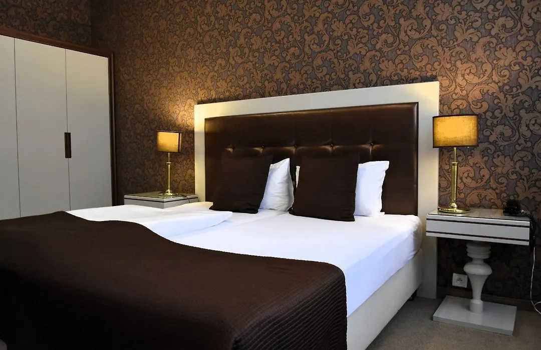 Promenada Romantic Hotel-1