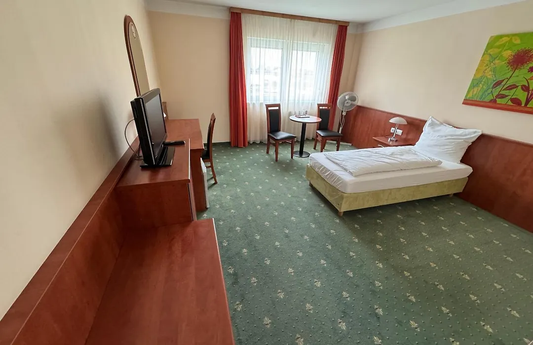 Hotel Breitenlee-1