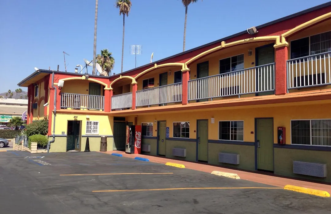 Economy Inn Hollywood-1