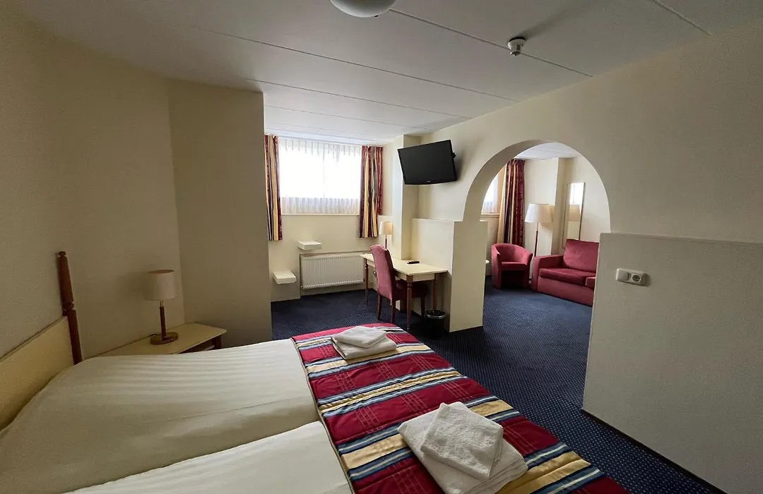 Boulevard Hotel Scheveningen-1