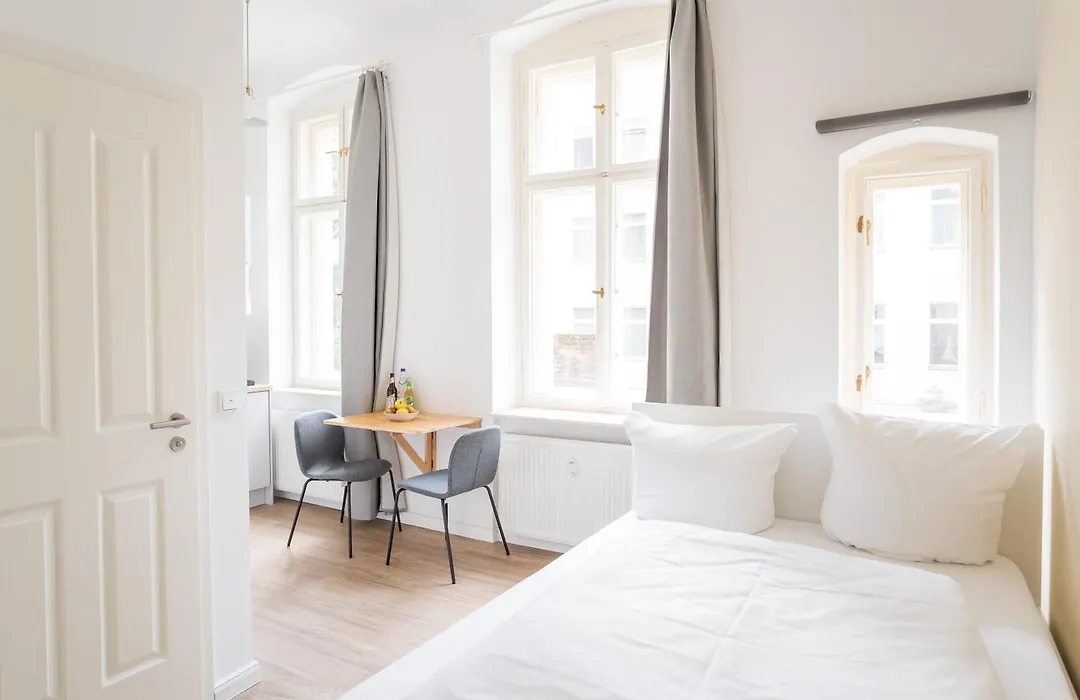 Frankfurter Allee Apartments By Sabine-1