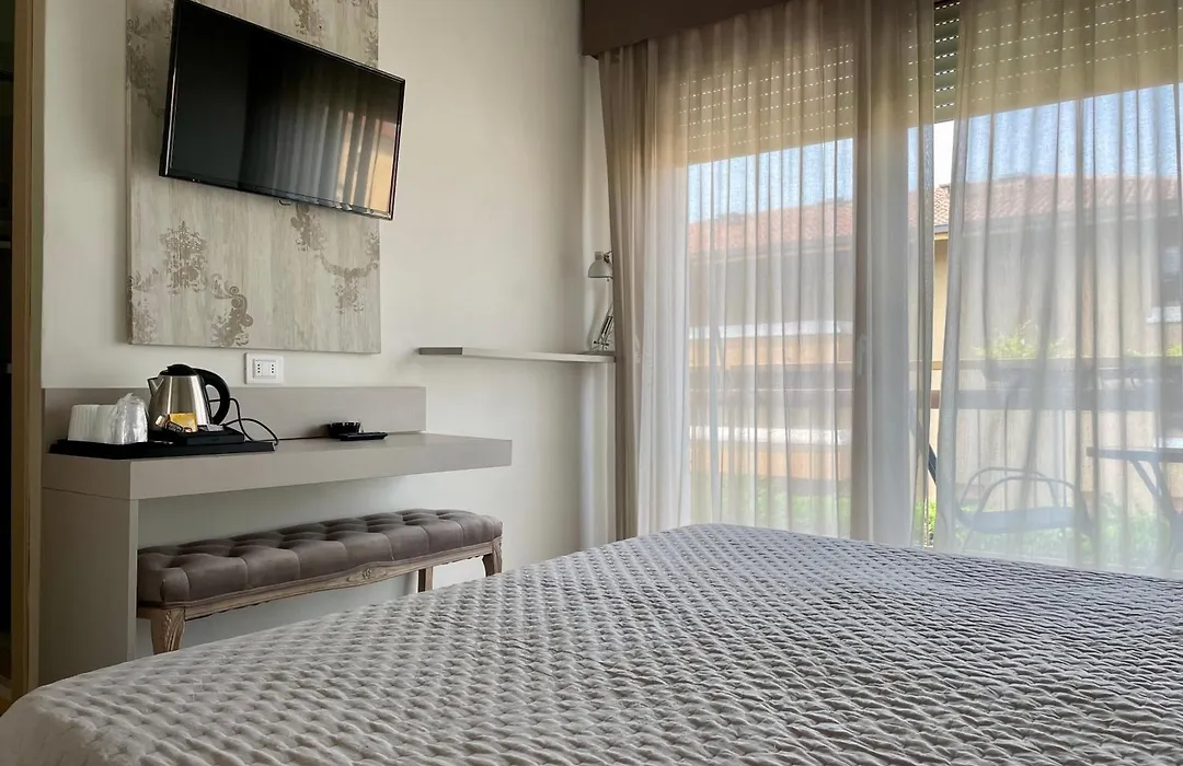 B City Hotel Bardolino-1