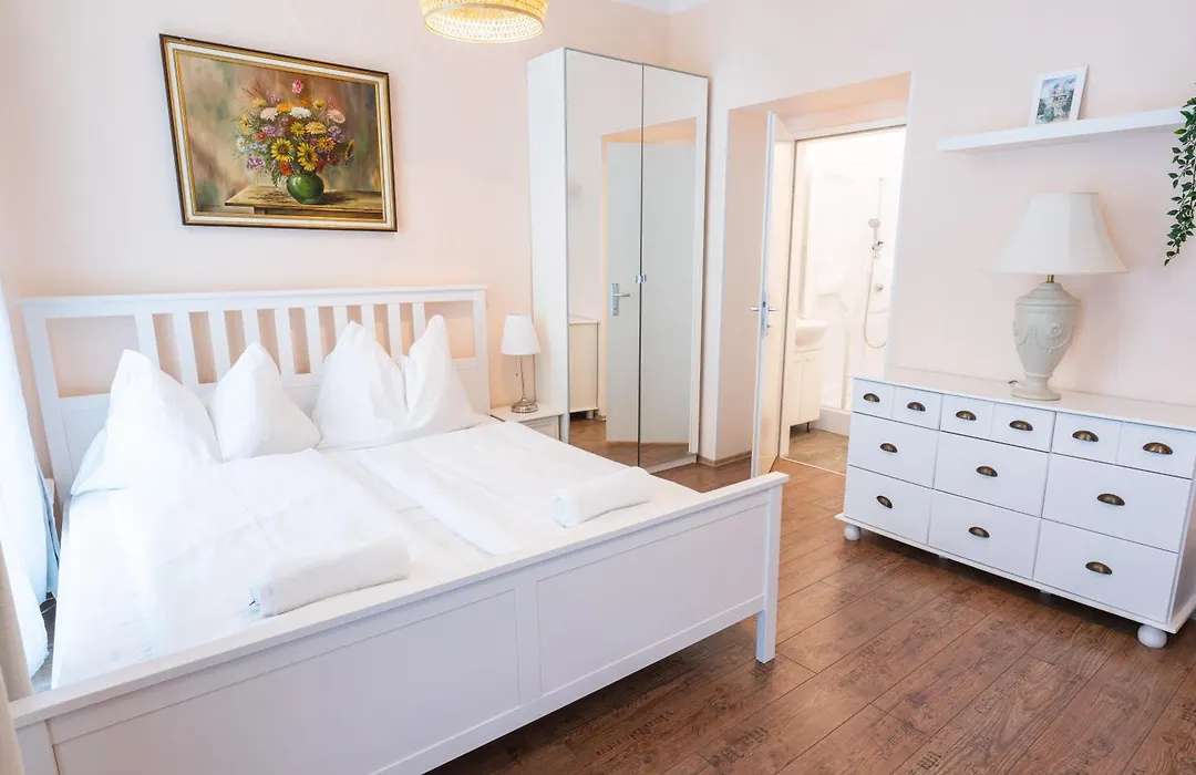 Hotel Schoenbrunn By Vienna Living Apartments-1