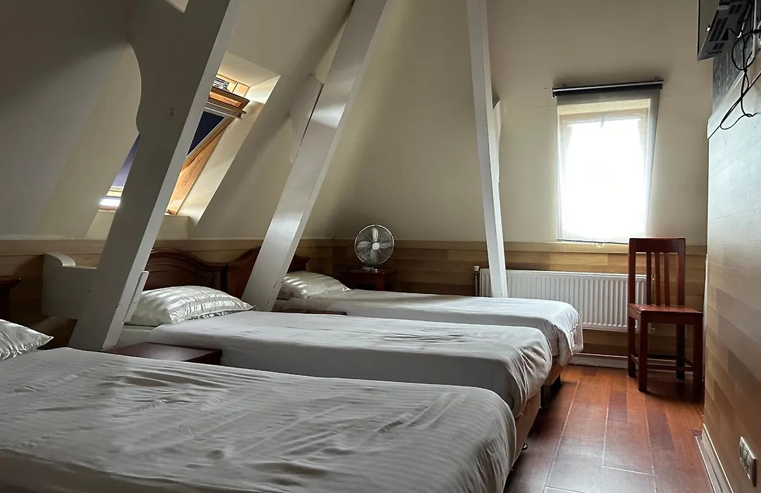 Hotel Isis-1