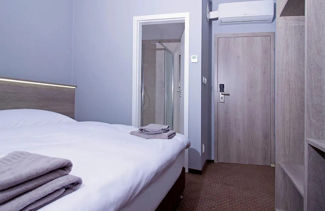 Aviator Garni Hotel Bratislava-1